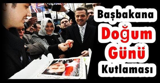 AK Parti Gaziosmanpaşa belediye başkan adayı Yüksek Mühendis Hasan Tahsin Usta, ilçe ana kademe kadın kolları ve Sarıgöl mahallesi kadın kollarının ile birlikte Başbakan Recep Tayyip Erdoğan’ın doğum günü pastasını kesti.