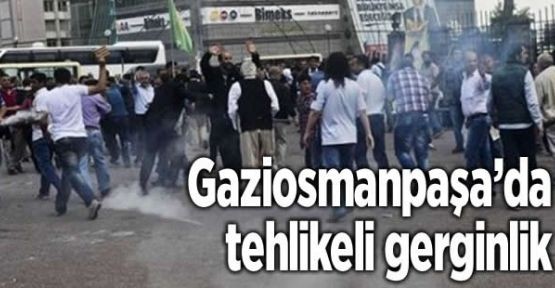 Gaziosmanpaşa’da ‘Öcalan’a Özgürlük’ standı açmak isteyen BDP’li bir grup ilçede gerginliğe neden oldu.