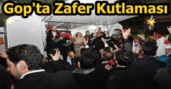 Zafer Gaziosmanpaşa'da Hasan Tahsin Usta'nın...!  Oy oranlarının açıklanmasının ardından sokaklara dökülen Gaziosmanpaşalı vatandaşlar, ellerinde bayrakları ile Gaziosmanpaşa meydanına koştular. Binlerce kişinin sokağa döküldüğü kutlamalarda Halkı  selamlayan Ak Parti Gaziosmanpaşa Belediye Başkan adayı Hasan Taksin Usta  5 yıl  hizmetinizi omuzlamak benim için bir şereftir dedi...