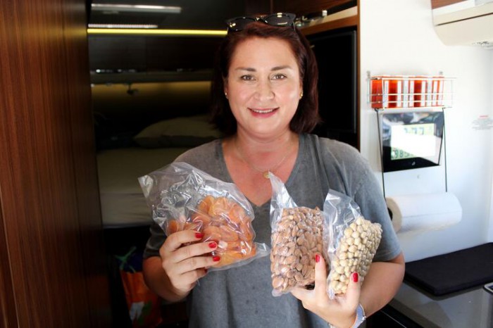 Gurbet&ccedil;ilerin d&ouml;n&uuml;ş yolculuğunda bagajlar y&ouml;resel lezzet dolu