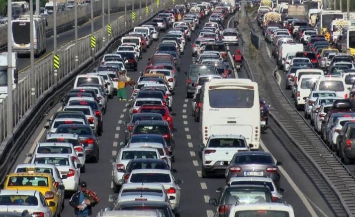 İstanbul'da her 3 kişiye 1 ara&ccedil; d&uuml;ş&uuml;yor