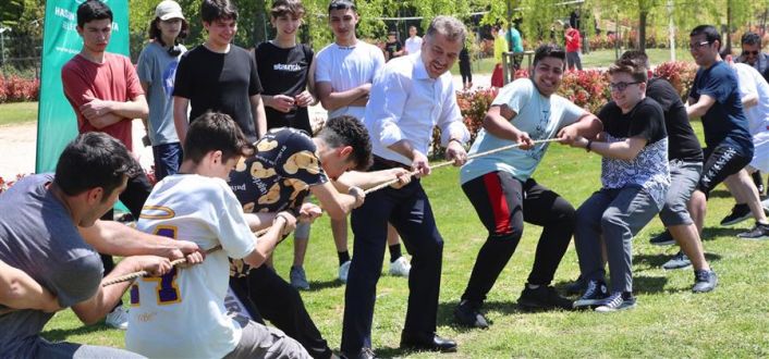 Gaziosmanpaşa'lı Lise Son Sınıf &Ouml;ğrencileri, Gen&ccedil;lik Kampında Stres Attı