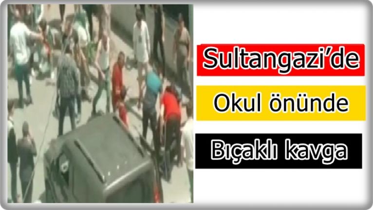 Sultangazi'de okulun &ouml;n&uuml;nde yaşanan kavgada bir kişi, bı&ccedil;aklanarak yaralandı.