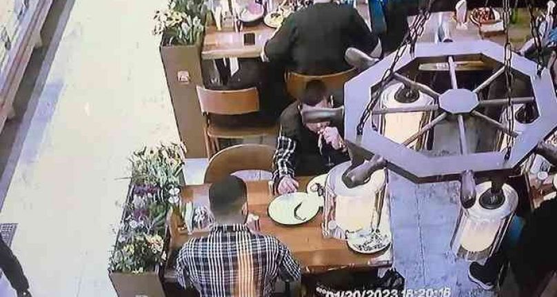 Ey&uuml;psultan'daki restoranda yiyip i&ccedil;ip hesabı &ouml;demeden ka&ccedil;tılar