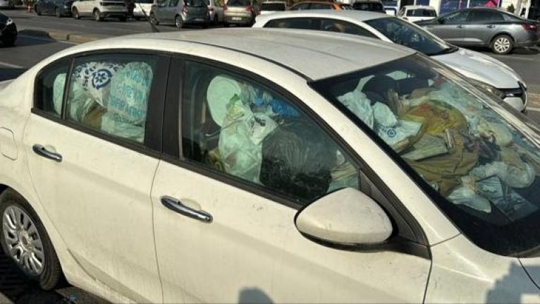 Ey&uuml;psultan'da ''&ccedil;&ouml;p araba'' vakası... ''Ge&ccedil;erken burnumuzu tutuyoruz''