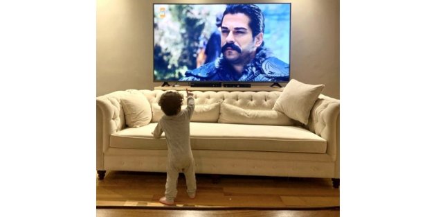 Burak &Ouml;z&ccedil;ivit oğlu Karan ile Kuruluş Osman'ı izlerken paylaşım yaptı sosyal medya yıkıldı...