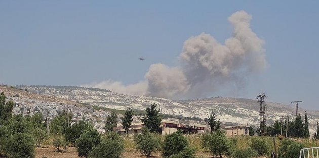 Rusya ve Esed g&uuml;&ccedil;leri İdlib ve Hama'da sivil yerleşimler ile bir okulu vurdu