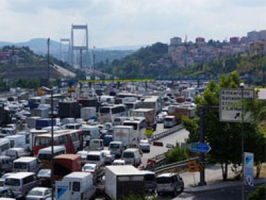 15 bin servis aracı İstanbul trafiğini felç etti
