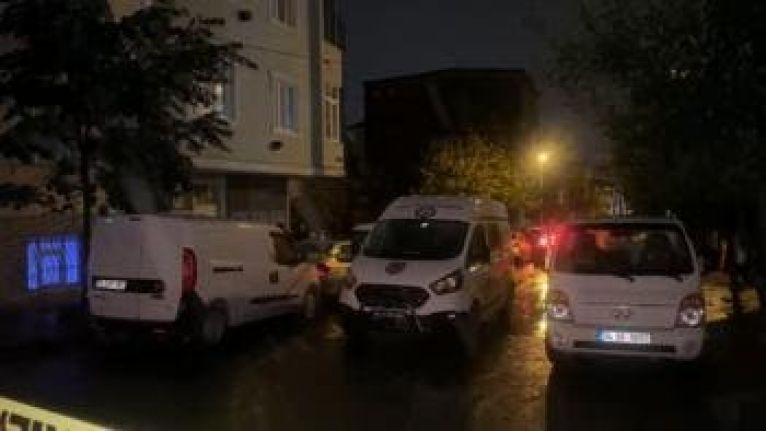 Arnavutköy’de eşi tarafından defalarca bıçaklanan kadın ağır yaralandı