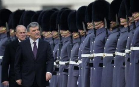 Abdullah Gül İngiltere'de Resmi Törenle Karşılandı