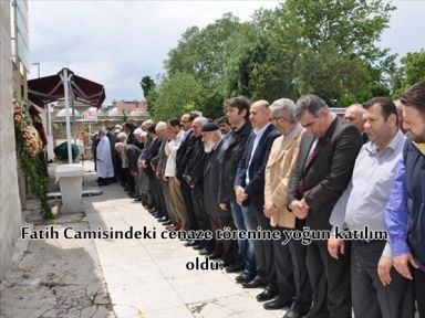 Ak partililer Sedat Yaparın Cenazesinde buluştu.