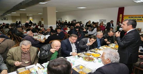 Alibeyköy Cemevi’nde Muharrem Ayı İftarı