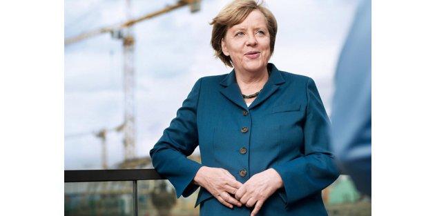 Almanya'da Merkel'i Facebook'tan tehdide hapis cezası!