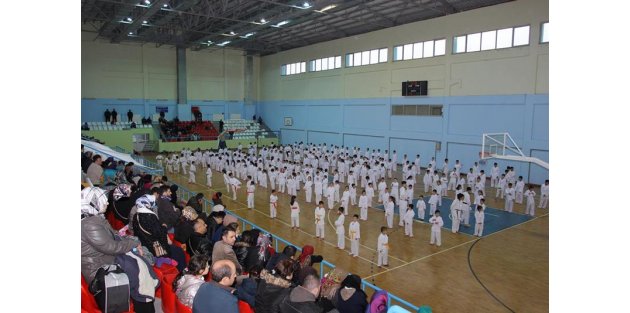 Arnavutköy'de 400 Kişilik Karate Antrenmanı