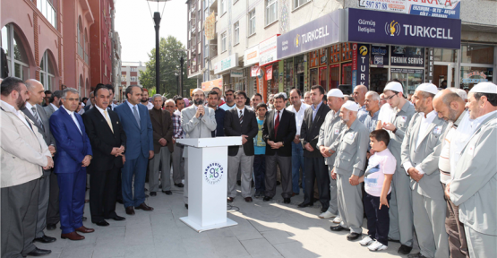  Arnavutköy'de Hacı Adayları Kutsal Topraklara Uğurlandı