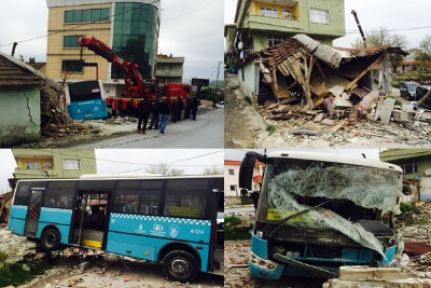 Arnavutköy'de Halk Otobüsü  Kuaför Dükkanını Yerle Bir Etti