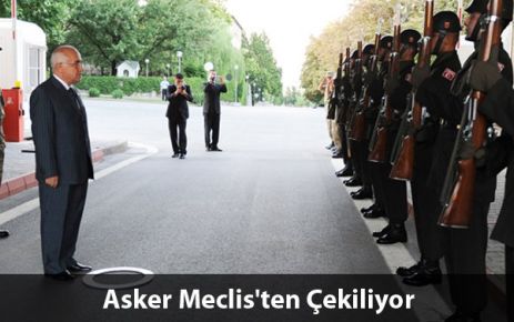 Asker Meclis'ten Çekiliyor