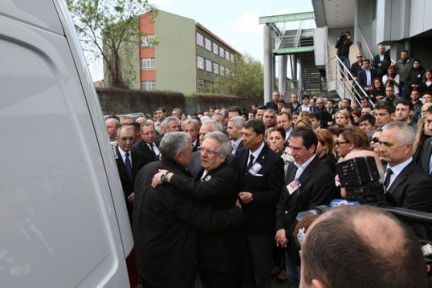 Aziz Yıldırım gözyaşlarıyla helallik istedi!