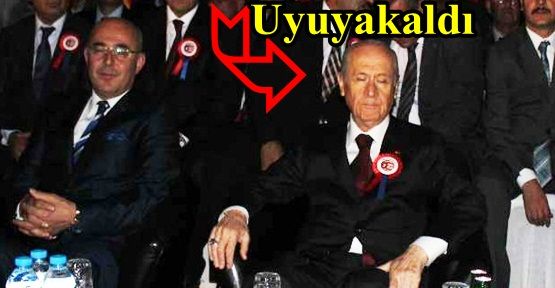 Bahçeli törende uyuyakaldı