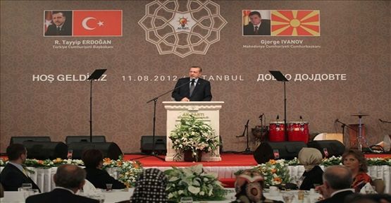 Başbakan Ak parti İstanbul'un iftarındaydı.