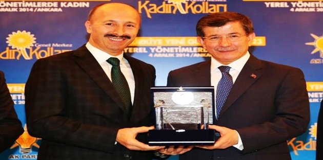 Başbakan Davutoğlu’ndan Başkan Altunay’a Ödül