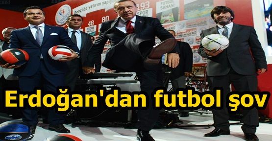 Başbakan Erdoğan'dan futbol şov / İZLE