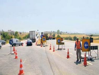 Bayramda yol çalışmalarına mola