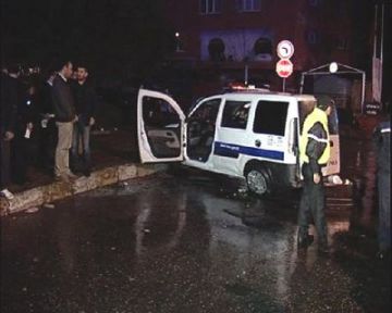 Bayrampaşada polis otosu kaza yaptı 3 polis yaralı