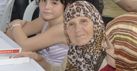 BAYRAMPAŞA'DA  RAMAZAN İLE BEREKETLENEN SOKAKLAR