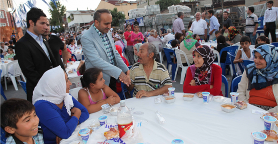 Binlerce Kişi Sokak İftarlarında Bir Arada