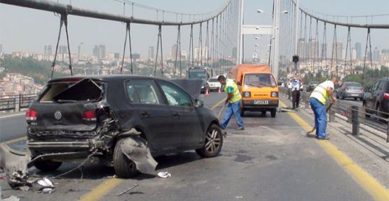 Boğaziçi Köprüsü'ndeki iki kaza İstanbul trafiğini felç etti