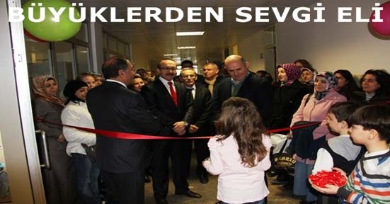 BÜYÜKLERDEN SEVGİ ELİ