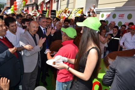 Çiğ köfteci Osman Usta imalat fabrikasını Gaizosmanpaşa Elmabahçe'de açtı. 