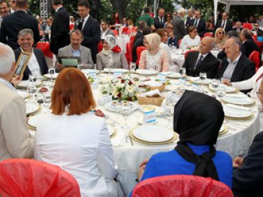 Cumhurbaşkanı Gül, Hemşehrileri ile Kahvaltıda Buluştu