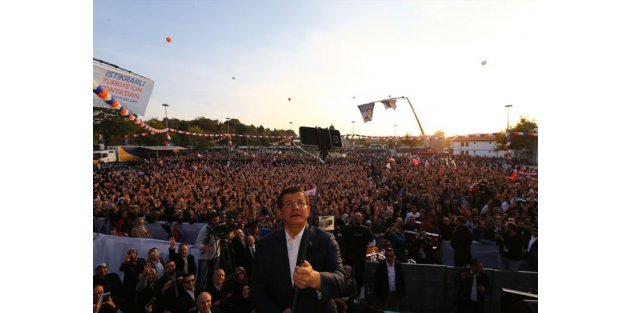 Davutoğlu'ndan Konya selfiesi