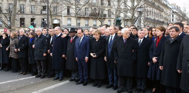 Davutoğlu'ndan Paris'teki yürüyüş sonrası ilk açıklama