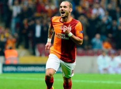 Derbide Sneijder bombası!