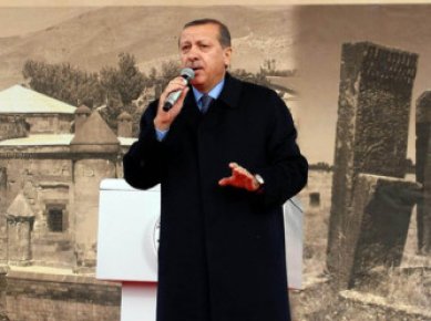 Erdoğan Cuma'yı Dolmabahçe'de kıldı!