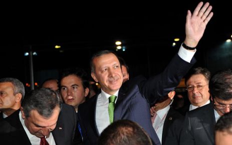 Erdoğan'a Kahire'de miting gibi karşılama