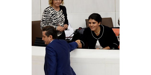 Faruk Çelik Dilek Öcalan'ın yüzüne bakmadı