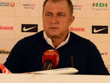 Fatih Terim hakemi yerden yere vurdu