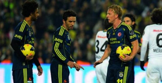 Fenerbahçe'de Kuyt ve Baroni Penaltı İçin Kapıştı