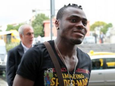 'Fenerbahçe'ye Döner misin Emenike'?