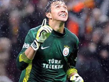 Fernando Muslera geri dönüyor