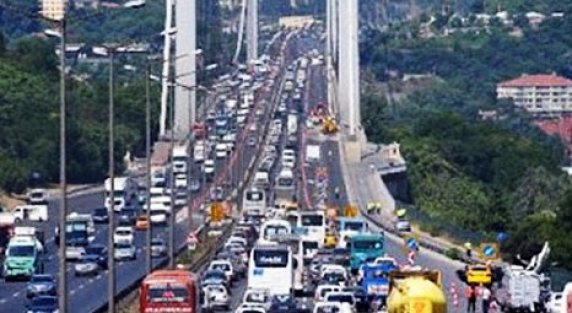 FSM'de eylem: Köprü trafiğe kapandı