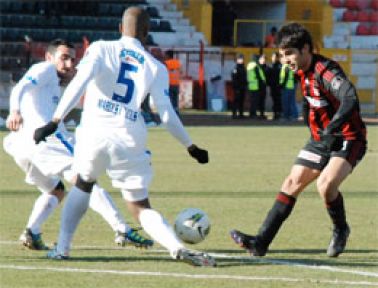 Gaziantepspor ilk yarıda 2 gol buldu