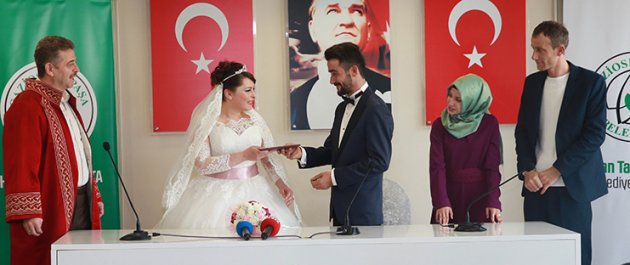 Gaziosmanpaşa'da Evlilik Eğitimi Programı`na katılıp mutluluğa adım attılar
