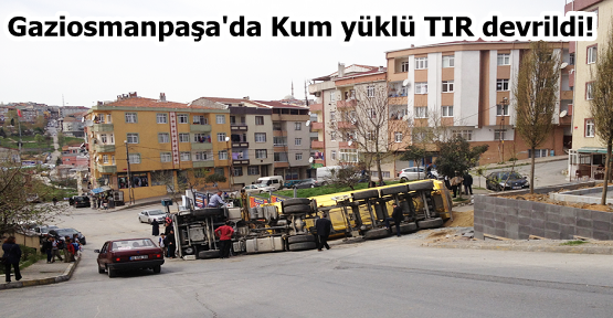 Gaziosmanpaşa'da Kum yüklü TIR devrildi!