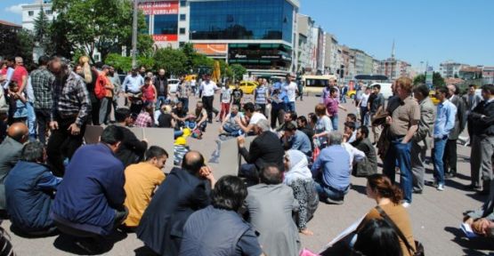 Gaziosmanpaşa'da  Minik Giray'dan “Soma“ Protestosuna Kömürlü Destek