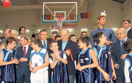 Gençlik ve Spor Bakanı Suat Kılıç,Bayrampaşada…